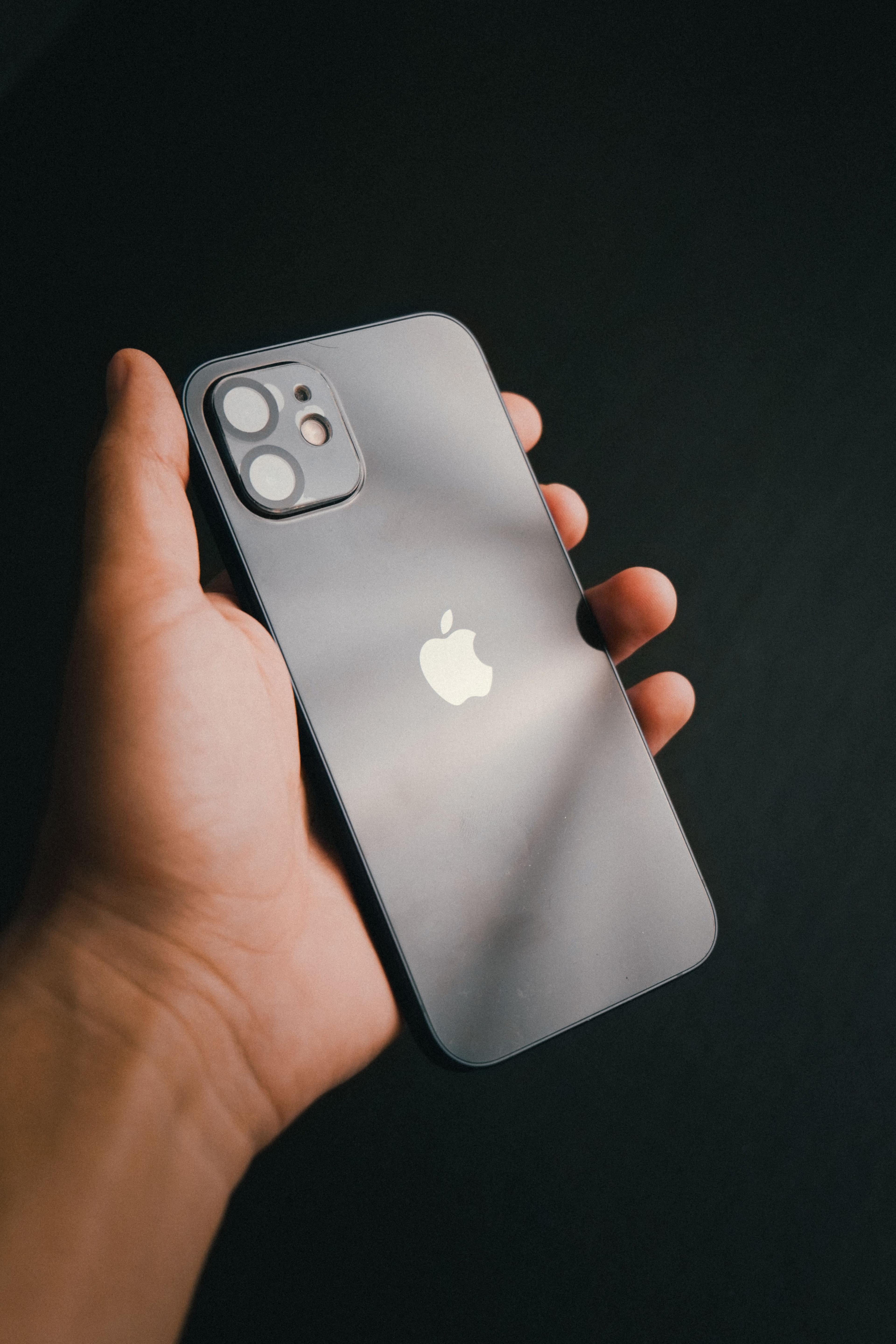 A Apple vai deixar escolher a IA do teu iPhone. No iOS 27, já não é só a Siri.